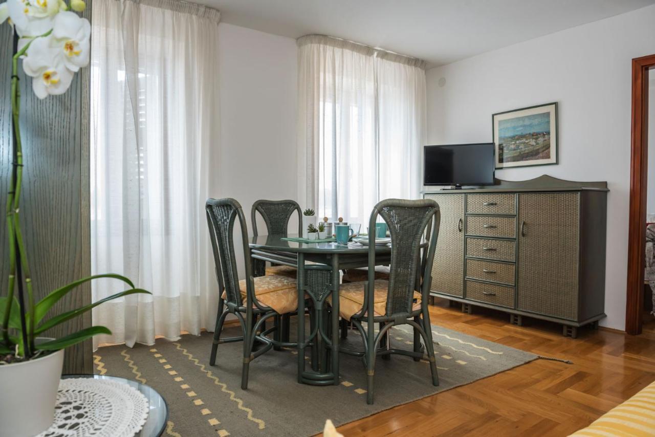 Clorinda Sea View Free Parking Apartment โรวีน ภายนอก รูปภาพ
